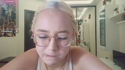 JuliaMaugeri live cam on Cam4