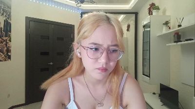 JuliaMaugeri live cam on Cam4