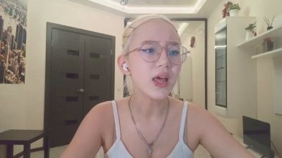 JuliaMaugeri live cam on Cam4