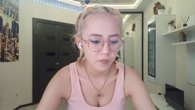 JuliaMaugeri live cam on Cam4
