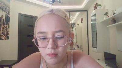 JuliaMaugeri live cam on Cam4