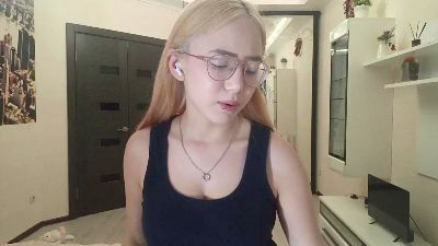 JuliaMaugeri live cam on Cam4