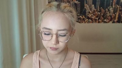 JuliaMaugeri live cam on Cam4
