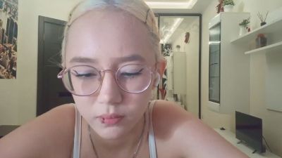 JuliaMaugeri live cam on Cam4