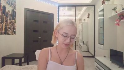 JuliaMaugeri live cam on Cam4
