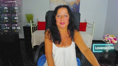 Julia_Dean live cam on Cam4