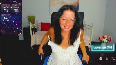 Julia_Dean live cam on Cam4