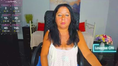 Julia_Dean live cam on Cam4