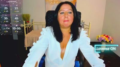 Julia_Dean live cam on Cam4