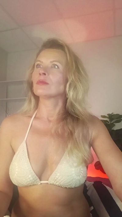 Julia__Giulia live cam on Cam4