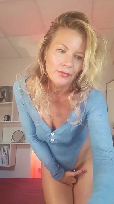 Julia__Giulia live cam on Cam4