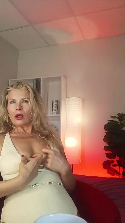Julia__Giulia live cam on Cam4