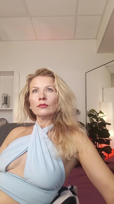 Julia__Giulia live cam on Cam4
