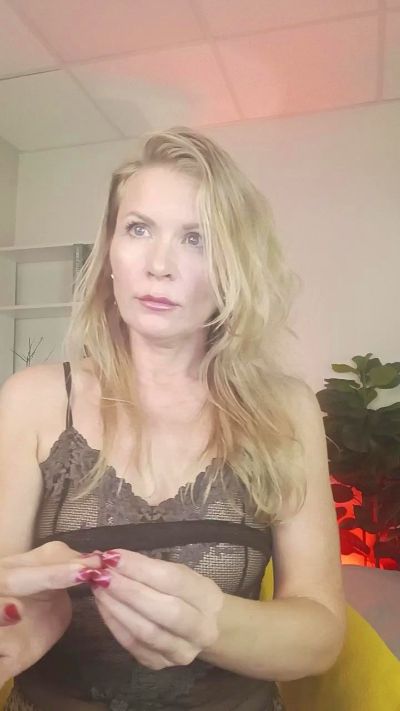 Julia__Giulia live cam on Cam4