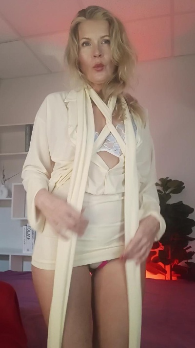 Julia__Giulia live cam on Cam4