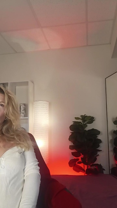Julia__Giulia live cam on Cam4