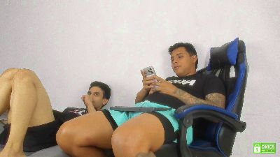 Julian_and_Axel live cam on Cam4