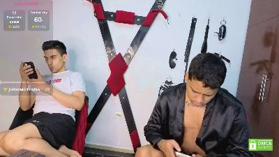 Julian_and_Axel live cam on Cam4