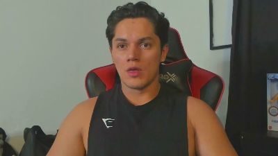 Julian_wallace live cam on Cam4