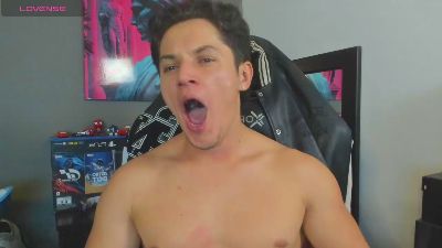 Julian_wallace live cam on Cam4
