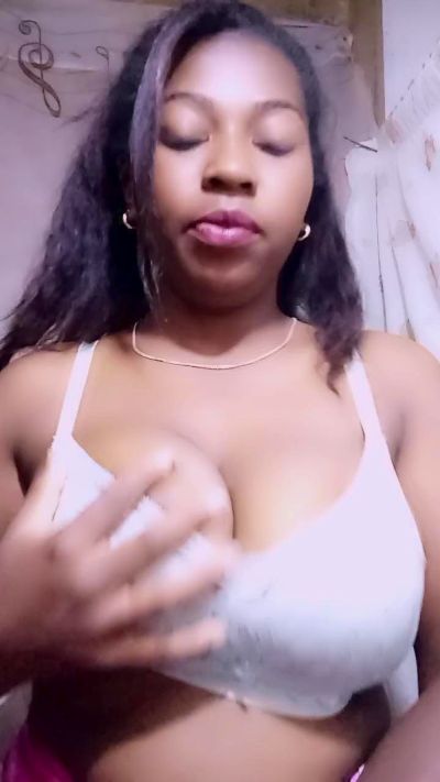 Julie2499 live cam on Cam4