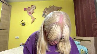 JulieCabotaje live cam on Cam4