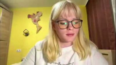 JulieCabotaje live cam on Cam4