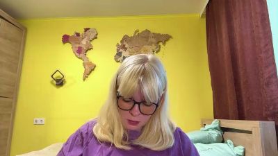 JulieCabotaje live cam on Cam4