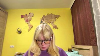 JulieCabotaje live cam on Cam4
