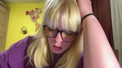 JulieCabotaje live cam on Cam4