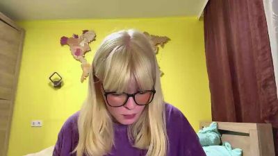 JulieCabotaje live cam on Cam4
