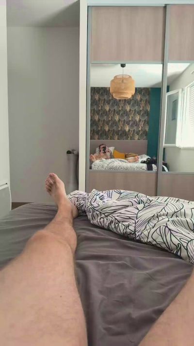 Julienlozaq live cam on Cam4