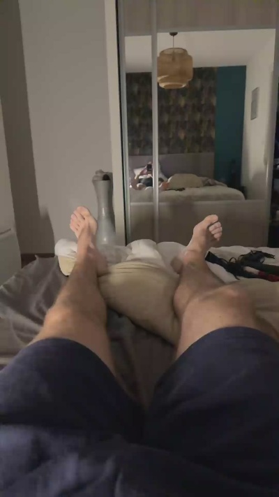 Julienlozaq live cam on Cam4