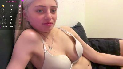 JulienneDerck live cam on Cam4