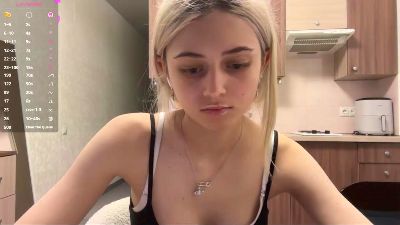 JulienneDerck live cam on Cam4