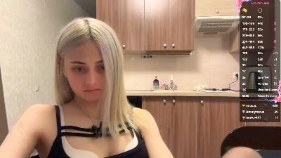 JulienneDerck live cam on Cam4