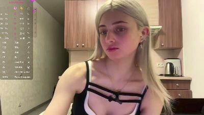 JulienneDerck live cam on Cam4