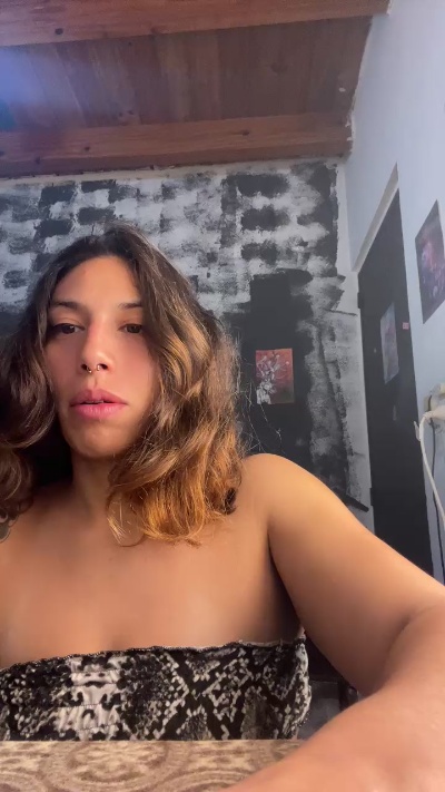 JulietaBass live cam on Cam4