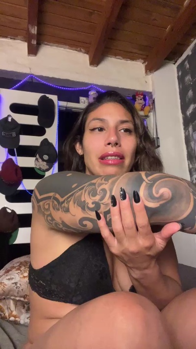 JulietaBass live cam on Cam4