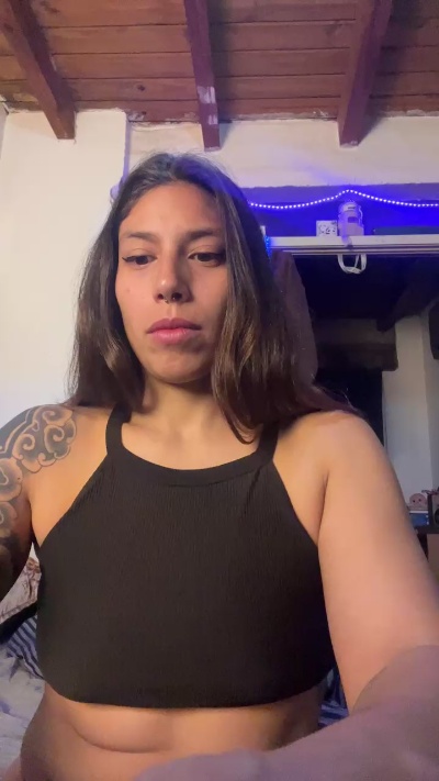 JulietaBass live cam on Cam4