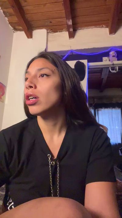 JulietaBass live cam on Cam4