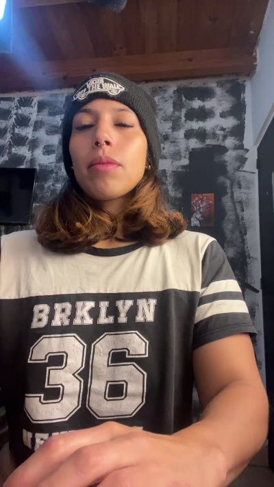 JulietaBass live cam on Cam4