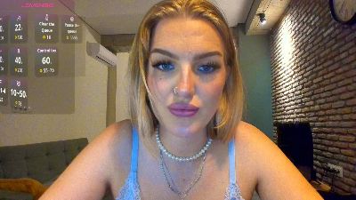JulietaLane live cam on Cam4