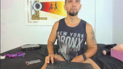 JulioCsar77 live cam on Cam4