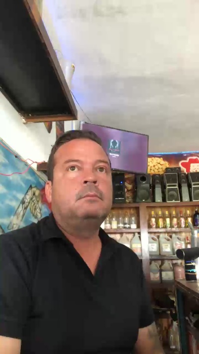 Julio_hot42 live cam on Cam4
