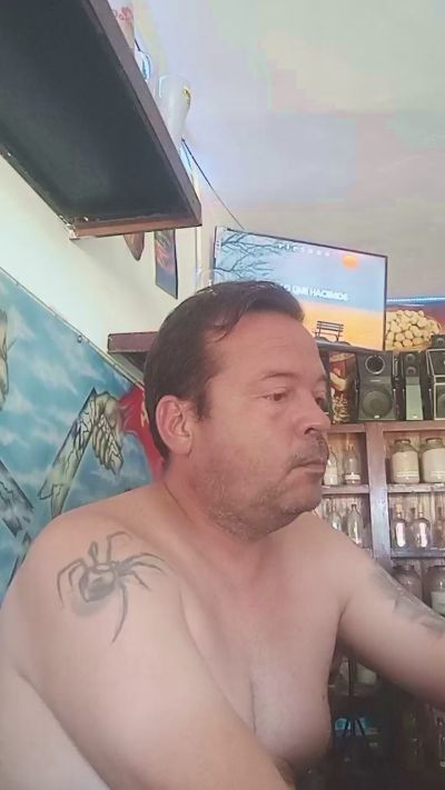 Julio_hot42 live cam on Cam4