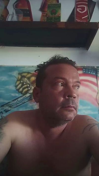 Julio_hot42 live cam on Cam4