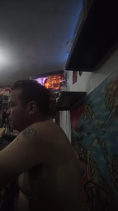 Julio_hot42 live cam on Cam4