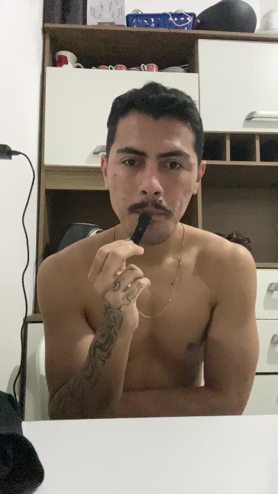 Julionovais live cam on Cam4