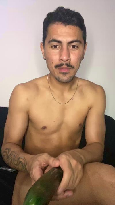 Julionovais live cam on Cam4